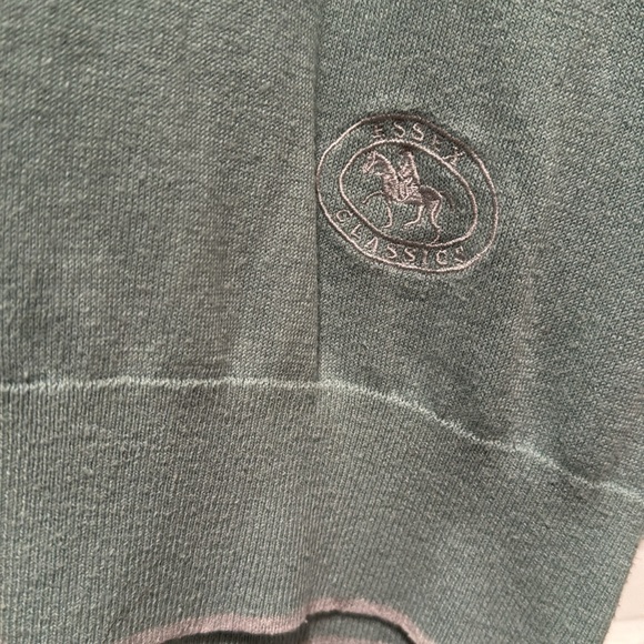 Essex Classic V-neck Sweater - Picture 3 of 5